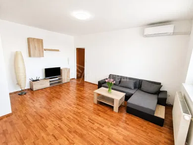 Na prenájom 3-izbový byt, 68 m², Galanta, Hlavná