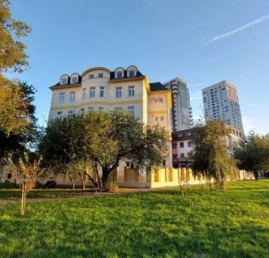 Na prenájom 4-izbový byt, 100 m², Bratislava-Ružinov, Jégého