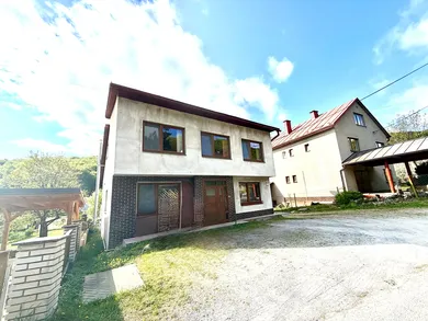 Domy na sprzedaż, 5-pokojowe, Banská Bystrica · €319 000