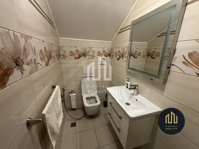 Na predaj 4-izbový byt, 154 m², Piešťany