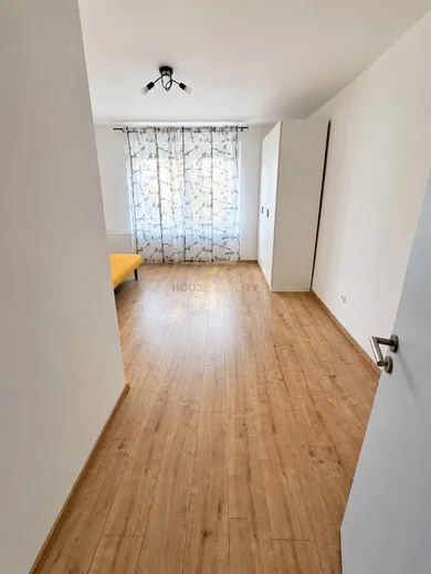 Na prenájom 3-izbový byt, 75 m², Bratislava-Nové Mesto, Sibírska