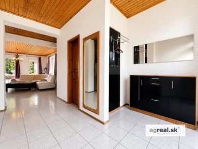 Na predaj 5-izbový dom, 261 m², Topoľčany, Slobody