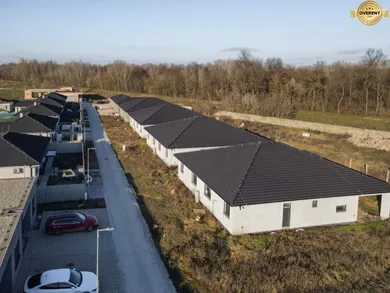 Na predaj 4-izbový dom, 350 m², Šaľa, Jabloňová