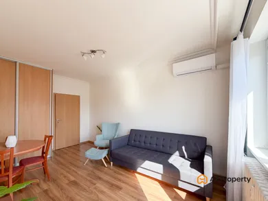 Na prenájom 2-izbový byt, 53 m², Bratislava-Ružinov, Medzilaborecká