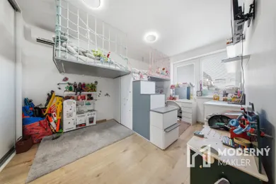 Na predaj 3-izbový byt, 74 m², Trnava, Mikovíniho