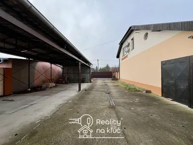 Na predaj objekt, 303 m², Komjatice, Štúrova