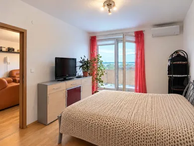 Na predaj 2-izbový byt, 57 m², Bratislava-Petržalka, Budatínska