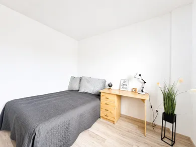 Na predaj 3-izbový byt, 82 m², Bratislava-Petržalka, Hrobákova