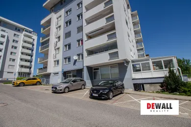 Na predaj komerčné, 70 m², Bratislava-Rača, Kadnárova