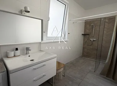 Na prenájom 2-izbový byt, 50 m², Bratislava-Staré Mesto, Heydukova