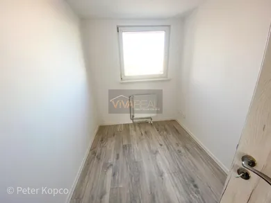 Na predaj 4-izbový byt, 73 m², Trnava, Ulica Šafárikova