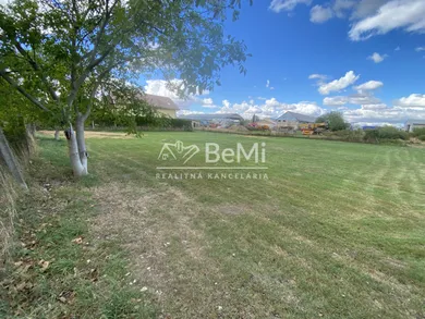 Na predaj pozemok, 827 m², Nitra, dlhá