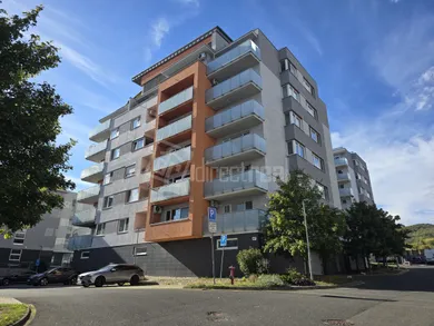 Kiadó lakások, 3-szobás, Bratislava-Rača · €700