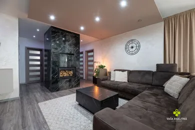 Na predaj 4-izbový dom, 180 m², Pravenec