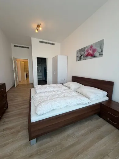 Na prenájom 3-izbový byt, 105 m², Bratislava-Staré Mesto