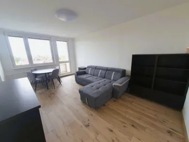 Byty na prenájom 3-izbový, Bratislava-Rača · €740