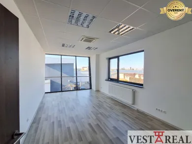 Na prenájom komerčné, 25 m², Trnava, Priemyselná