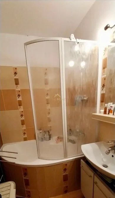 Na prenájom 3-izbový byt, 68 m², Bratislava-Petržalka, Krásnohorská