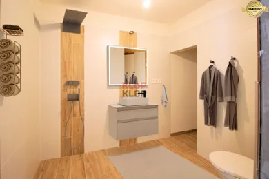 Na predaj 5-izbový dom, 160 m², Veľký Biel, Obchodná