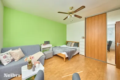 Na predaj 1-izbový byt, 35 m², Bratislava-Petržalka, Jasovská