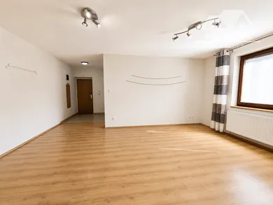 Mieszkania na sprzedaż, 4-pokojowe, Lučenec · €138 000
