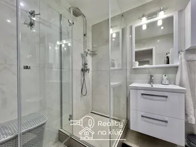 Na prenájom 2-izbový byt, 66 m², Nové Zámky, Lécka