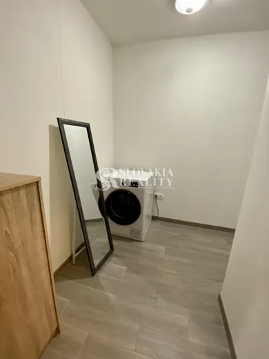 Na prenájom 1-izbový byt, 38 m², Nitra, Polygon