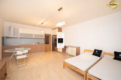 Na prenájom 1-izbový byt, 39 m², Bratislava-Petržalka, Vyšehradská