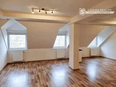 Na prenájom 2-izbový byt, 86 m², Spišská Nová Ves, Fabiniho Ulica