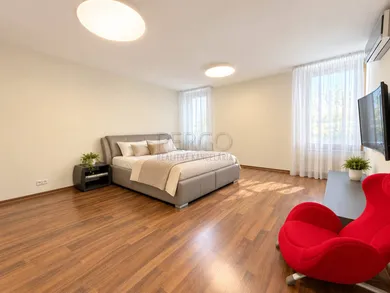 Na predaj 4-izbový byt, 181 m², Bratislava-Ružinov, Trenčianska