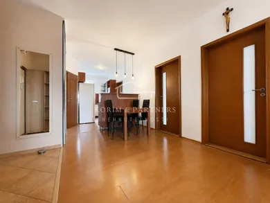 Mieszkania na sprzedaż, 4-pokojowe, Komárno · €118 000