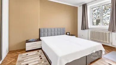 Na predaj 2-izbový byt, 55 m², Bratislava-Staré Mesto, Sokolská