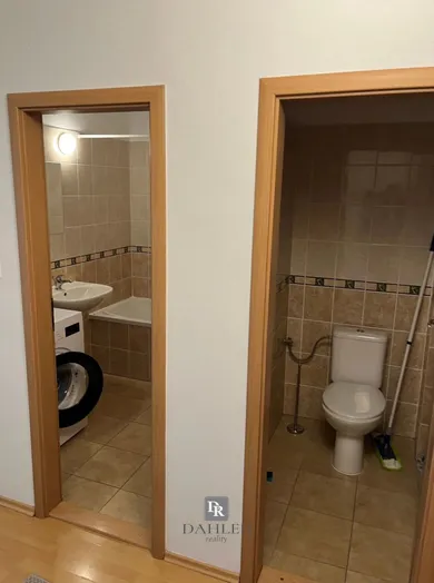 Na prenájom 1-izbový byt, 45 m², Bratislava-Petržalka, Vyšehradská