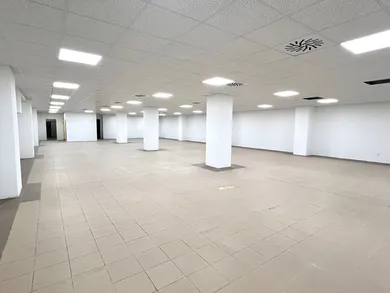 Na prenájom komerčné, Levice, Kalvínske Námestie