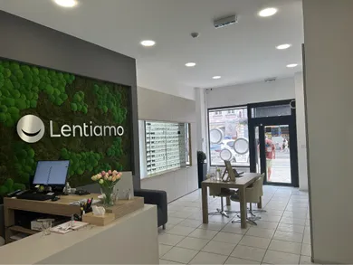 Na prenájom komerčné, 70 m², Bratislava-Staré Mesto, Obchodná