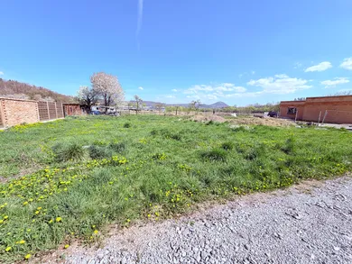 Na predaj pozemok, 245 m², Rosina