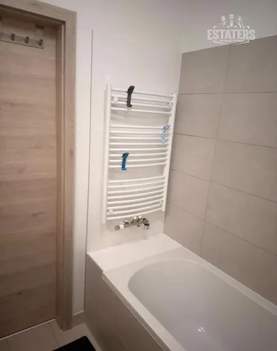 Na prenájom 2-izbový byt, 53 m², Bratislava-Nové Mesto, Vlárska