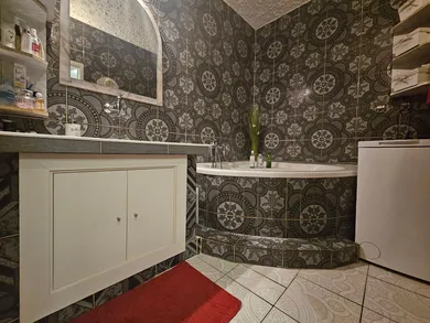Na predaj 3-izbový byt, 83 m², Levice