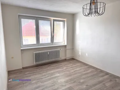 Na prenájom 2-izbový byt, 73 m², Lučenec, Ulica mieru