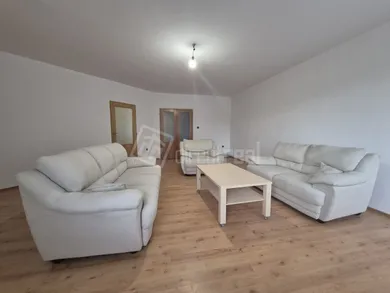 Mieszkania na wynajem, 3-pokojowe, Trenčín · €790