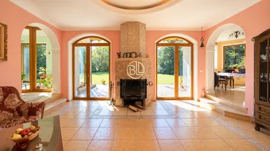 Na predaj 5-izbový dom, 161 m², Ilava, Skala