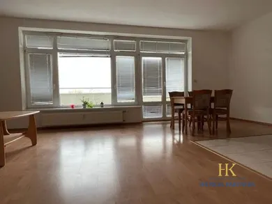 Na prenájom 2-izbový byt, 78 m², Bratislava-Nové Mesto, Stromová