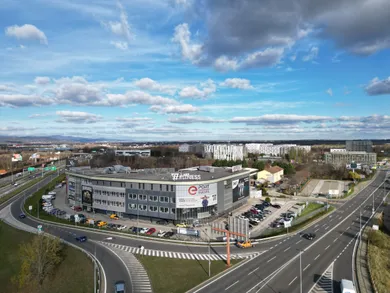 Komerčné priestory na prenájom, Bratislava-Ružinov · €6 300