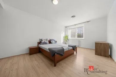 Na predaj 2-izbový byt, 71 m², Bratislava-Petržalka, Budatínska