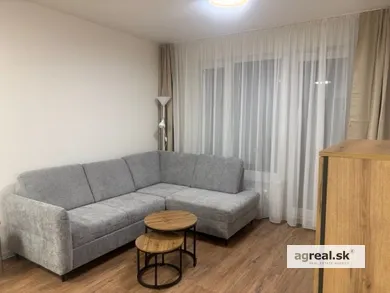 Mieszkania na wynajem, 2-pokojowe, Bratislava-Devínska Nová Ves · €690