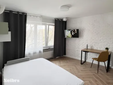 Na prenájom 1-izbový byt, 23 m², Bratislava-Staré Mesto, Lužická