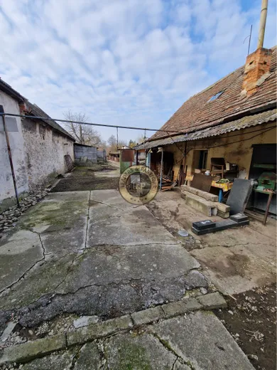 Na predaj pozemok, 180 m², Radošovce