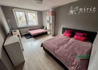 Na prenájom 1-izbový byt, 36 m², Bratislava-Vrakuňa, Hronská