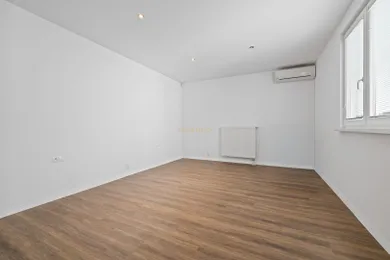 Na predaj komerčné, 160 m², Bratislava-Petržalka, Zadunajská cesta