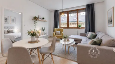 Na predaj 2-izbový byt, 60 m², Bratislava-Staré Mesto, Laurinská
